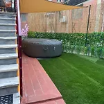 House With Pool, Jacuzzi,garden And Bbq Next Seaside Villa *