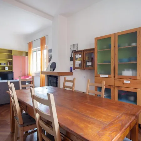 4 Bedrooms Apartment With Jacuzzi,Garden And Bbq Next Seaside