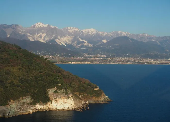 Villa House With Pool, Jacuzzi,garden And Bbq Next Seaside Sarzana