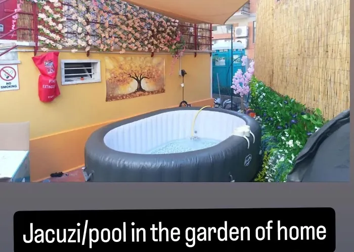 House With Pool, Jacuzzi,garden And Bbq Next Seaside